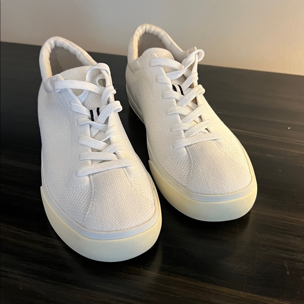 Rothys Womens US SZ 8 White Lace Up Sneaker Stretch Knit
Upper Casual Shoes